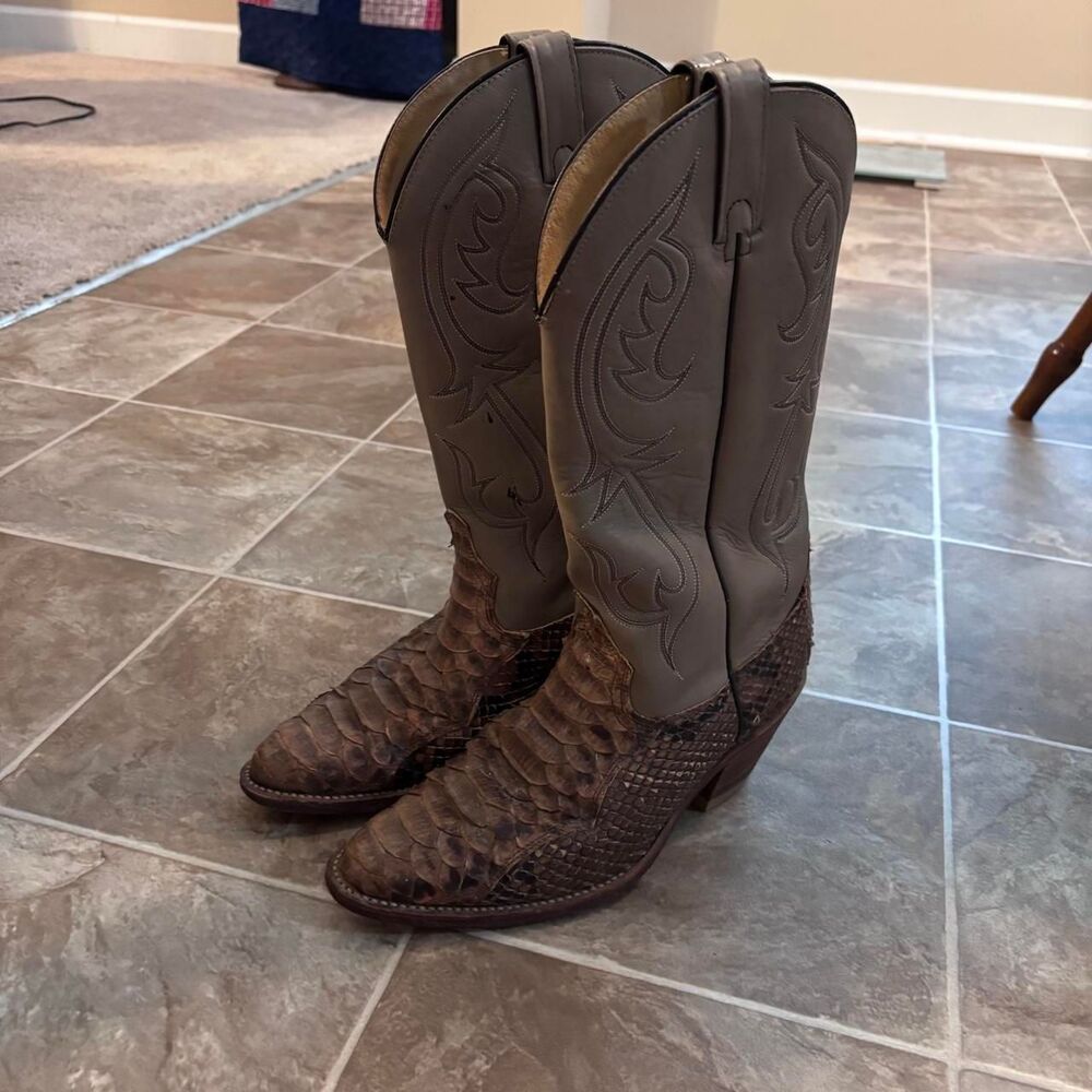 Vintage 1990s rattlesnake skin Cowboy boots, made in USA, size 8 1/2 D men’s!